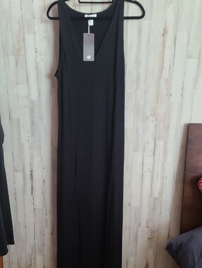 Black Sleeveless V-Neck Maxi Dress
